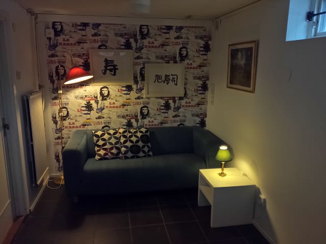 A. Quiet single room in villa basement. 1 omdme Our house is situated in Tallboda villa area which is 5km from the core of the Linkping city. This single A. Quiet single room in villa basement - Hus att hyra i - Airbnb