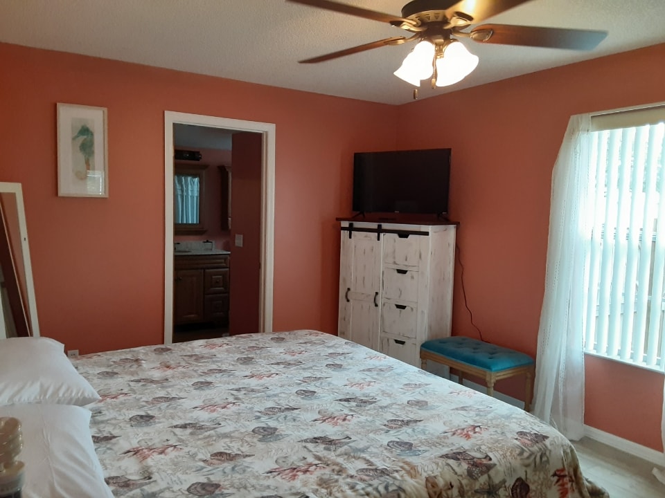 Hlavná spálňa s manželskou posteľou King.