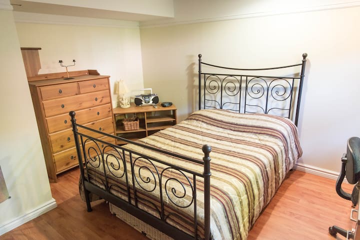 Chambre spacieuse et confortable