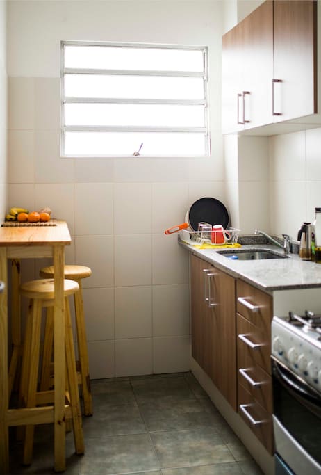 cocina completamente equipada