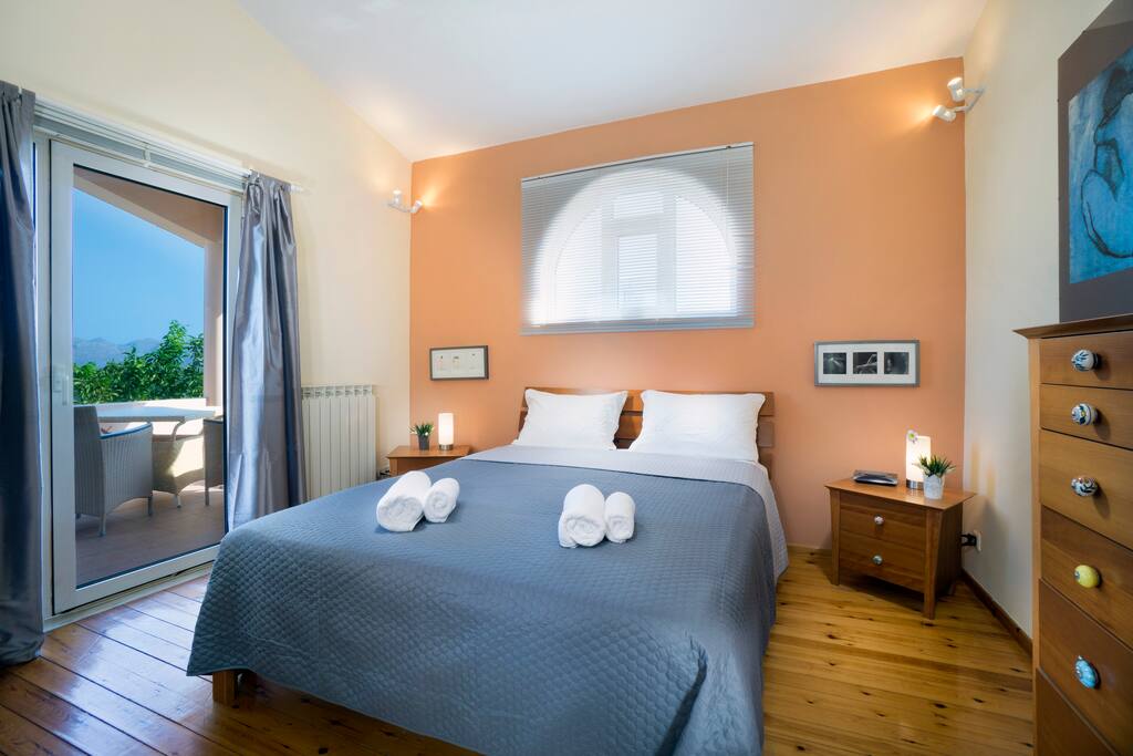 1. Schlafzimmer mit eigener Veranda