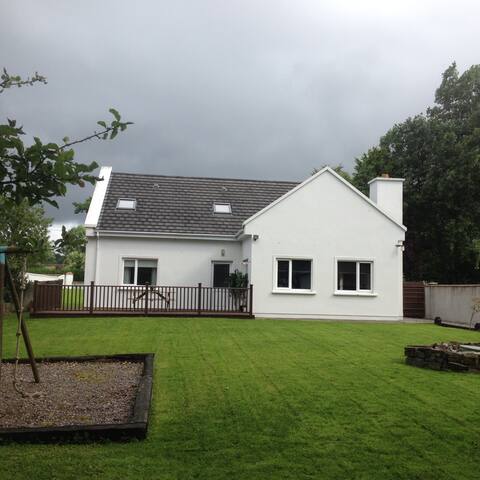 Large Private Country Home with gardens and WIFI