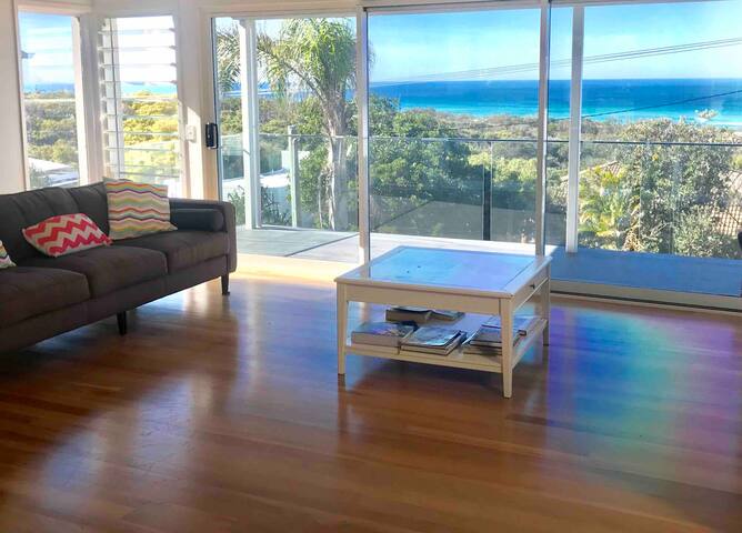 Peregian Pacific Beach House 4 mins walk to beach gallery image 2
