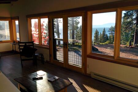 Eagle's Bluff - Spacious Lakeview Studio