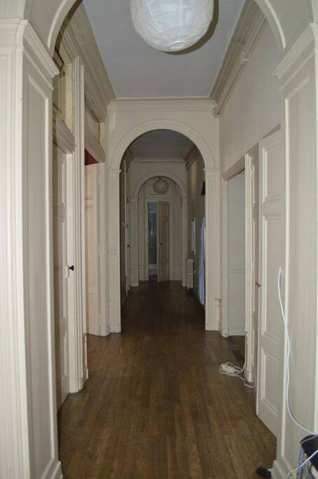 Entrée et couloir.