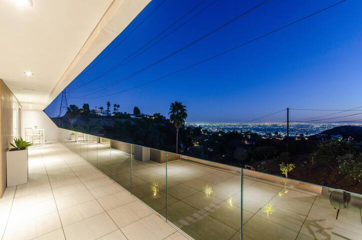 3 Story 4 bd Hilltop Mansion with View of the City gallery image 5