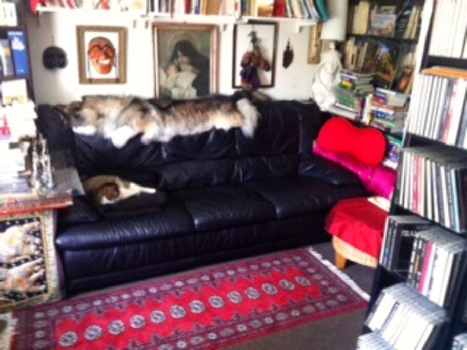 2nd living room