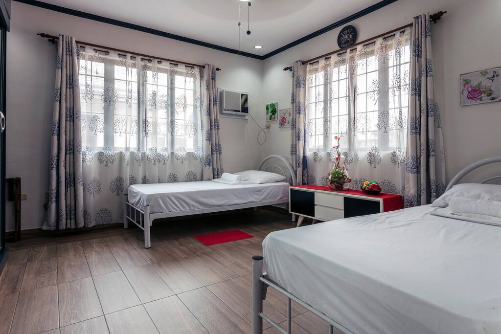 Among other things, the room has 2 single beds, 2 floor mattresses, a ceiling fan, an A/C unit, a cabinet and a study/work desk.
Browse the other pics to see the whole room, bathroom and cozy common areas!