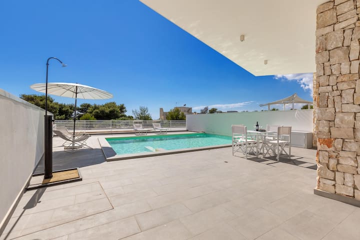 1934 Villa Punta Ristola by Perle di Puglia gallery image 3