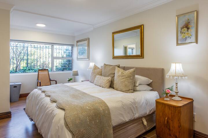 Thyme Out – Private Apartment gallery image 2