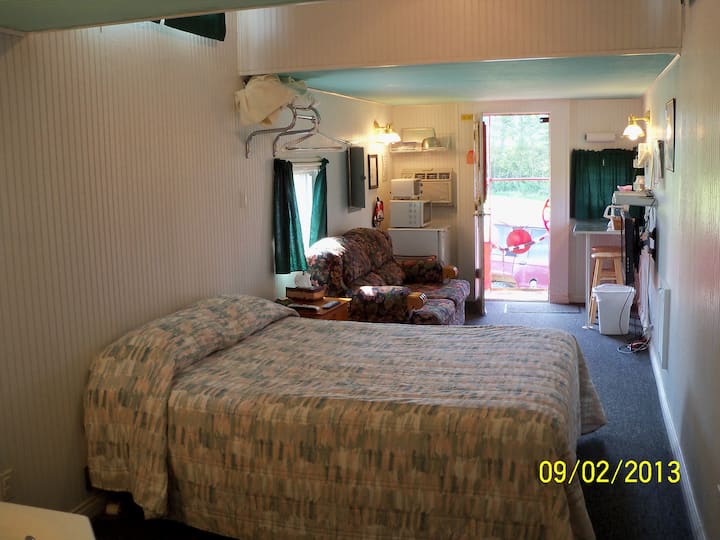 042 Grassy Creek Cabooses Trains for Rent in Fancy Gap, Virginia