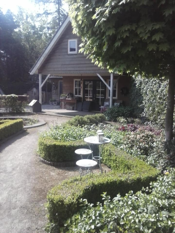 Atmospheric detached cottage with spacious parking space.