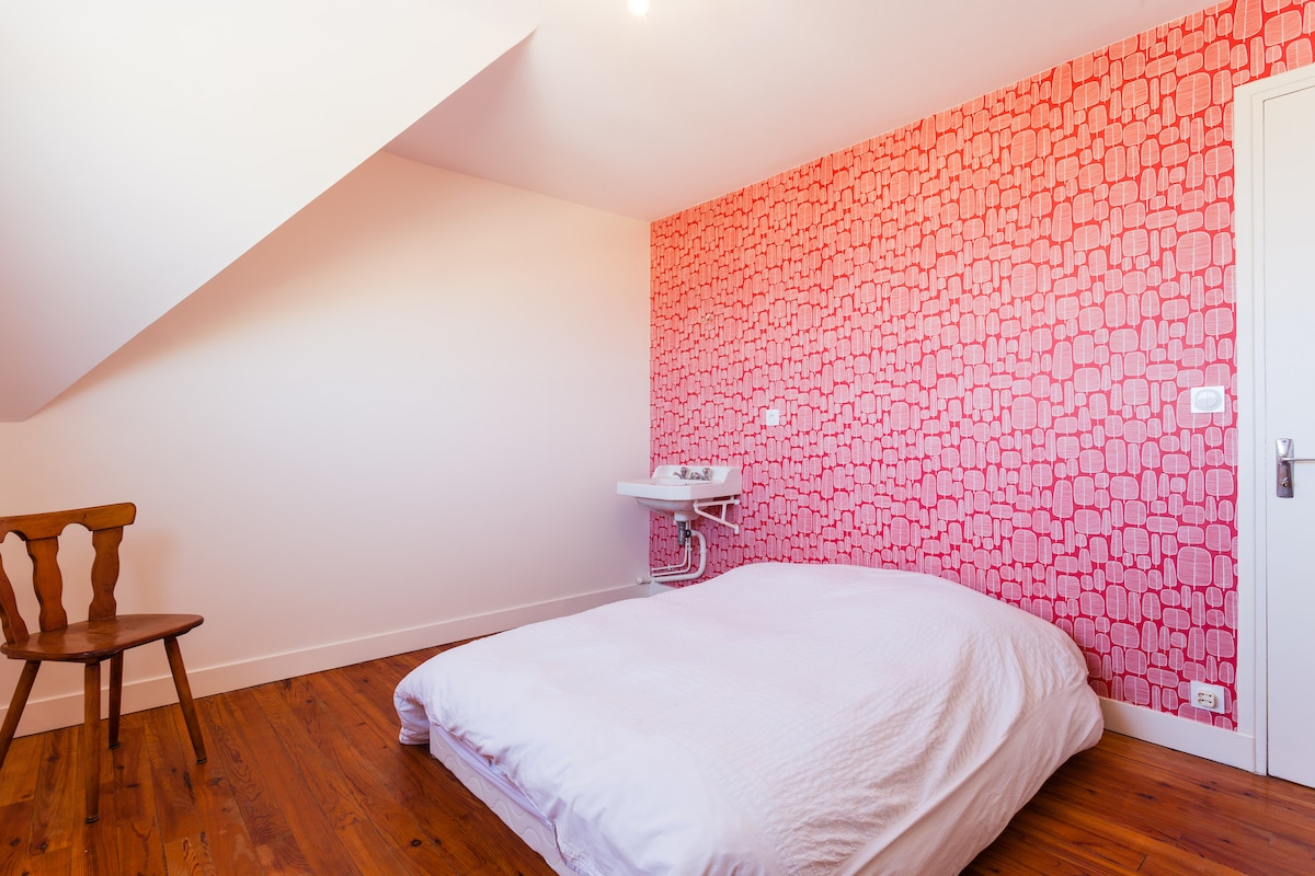 2楼卧室，可欣赏壮丽的海景