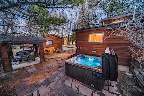 Riverside 3BR Home with Hot Tub - Estes Park