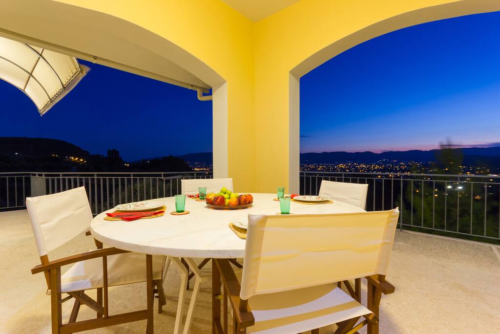 Outdoor Dining Area