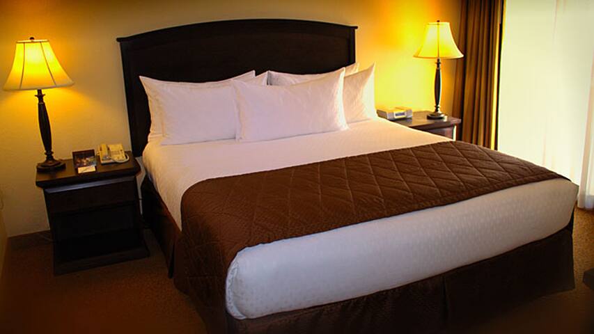 2 bedroom lock-off on the Las Vegas Strip gallery image 3