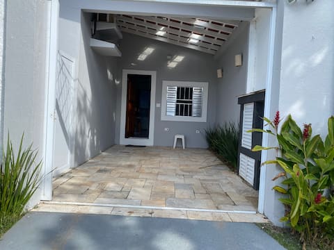 Well-equipped suite near the beach