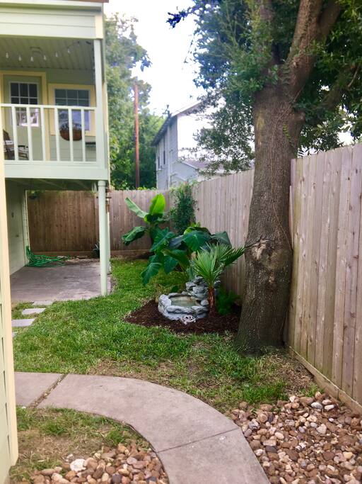 Tranquil walk to the front door