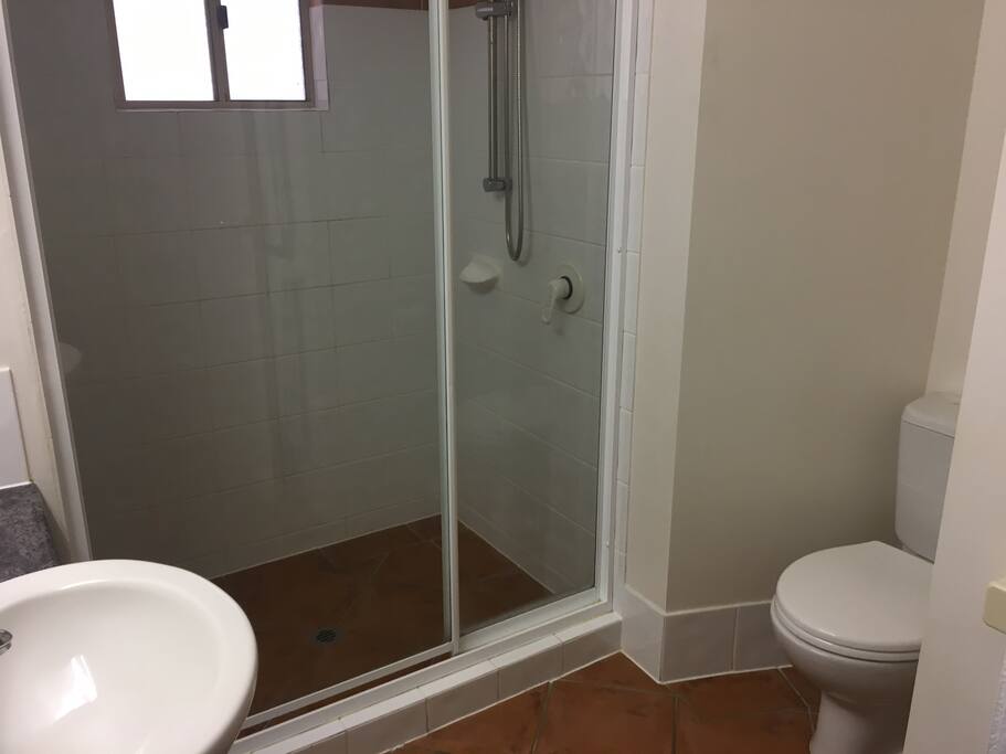 large 2nd bathroom