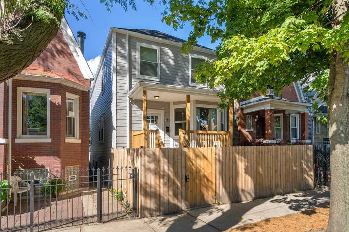 Gorgeous 5 BDR/ 4BA in Logan Square w/Parking! gallery image 5