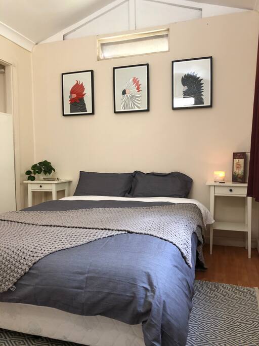 Queen bed with comfy mattress and beautifully soft sheets.