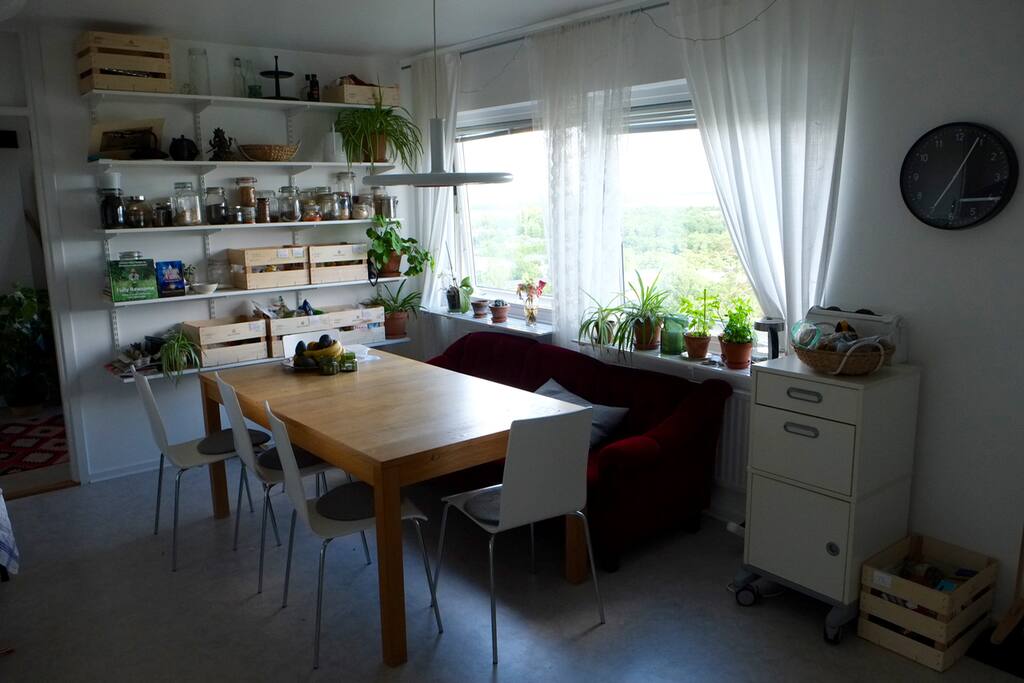 Fully equipped kitchen and hangout area