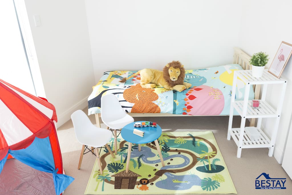 standard single bed/kid's room