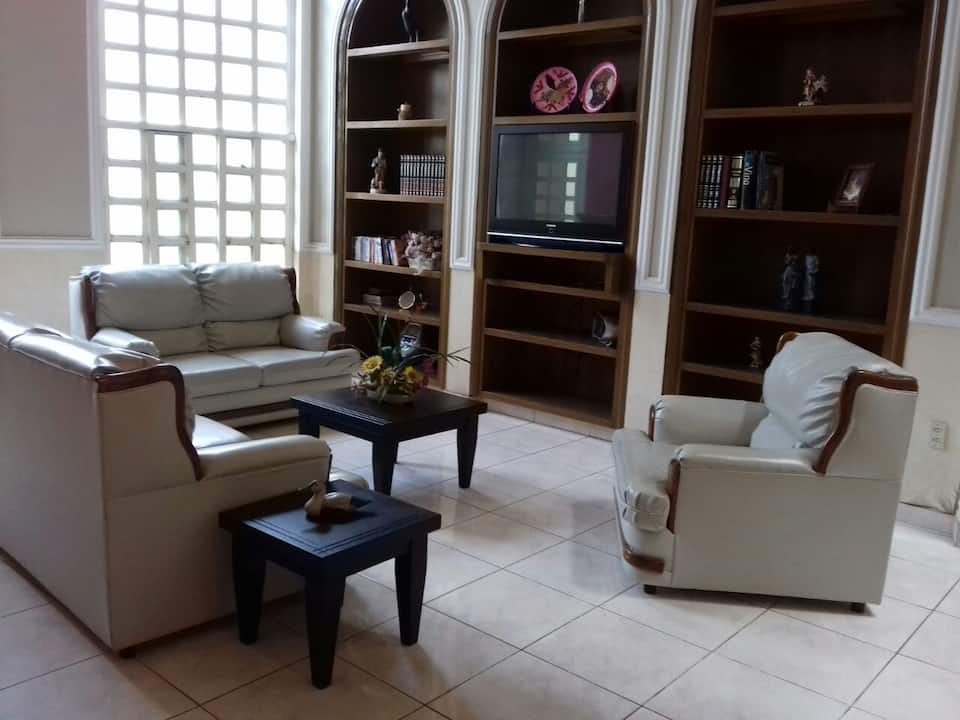 Top-earning Airbnb listing in Uruapan, 4 bedrooms