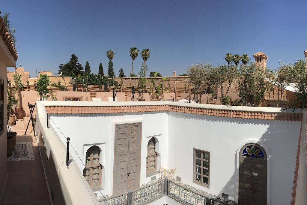 Le Toit: Vue sur le Palais des invités