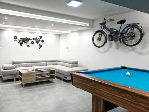 Top Airbnb: ENTERTAINMENTO 101 in Δήμος Νέας Σμύρνης