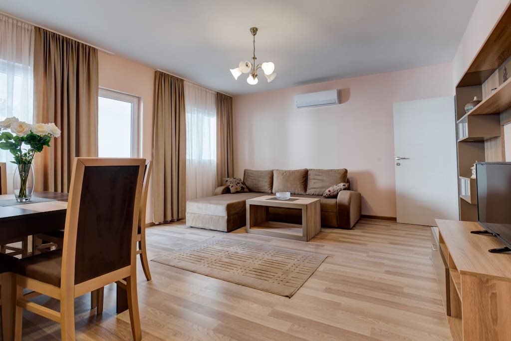 Sitting area with sofa bed that can be turned into a comfortable bed for 2.