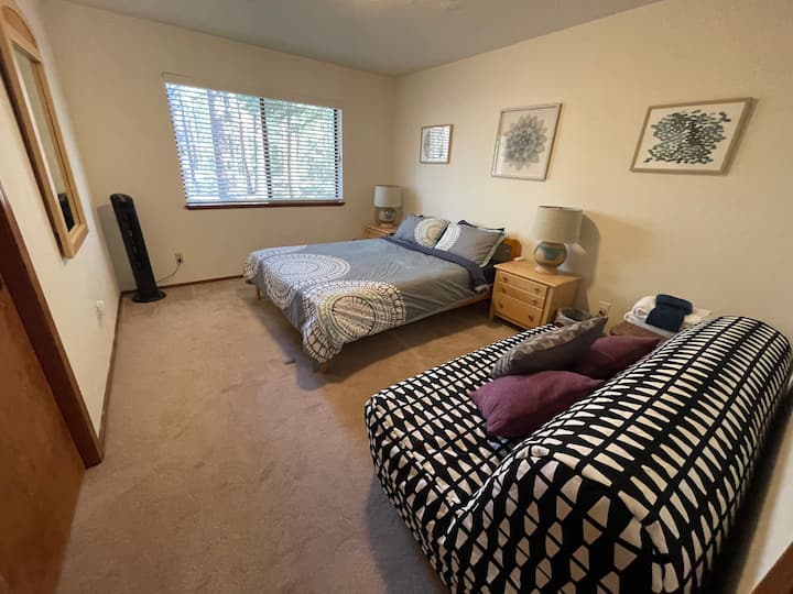 Soveværelse med queensize-seng