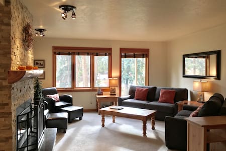 Cozy and Newly Updated Keystone Condo - 2 bedroom