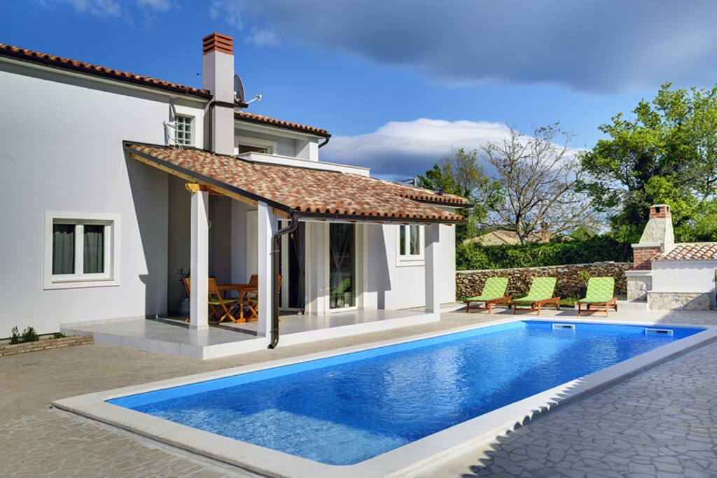 Relaxing and cozy pool area