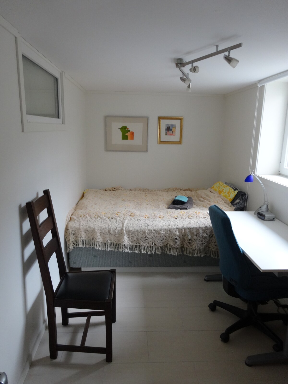 ห้องนอน #1 พร้อมเตียงคู่และพื้นที่สำนักงาน