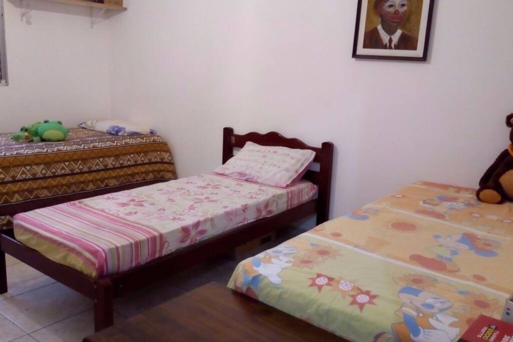 quarto compartilhado 3 camas