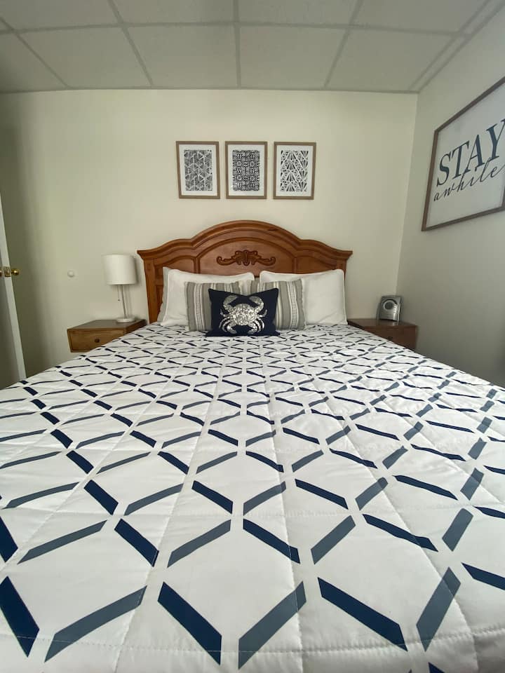 2nd bedroom with brand new Casper mattress.  