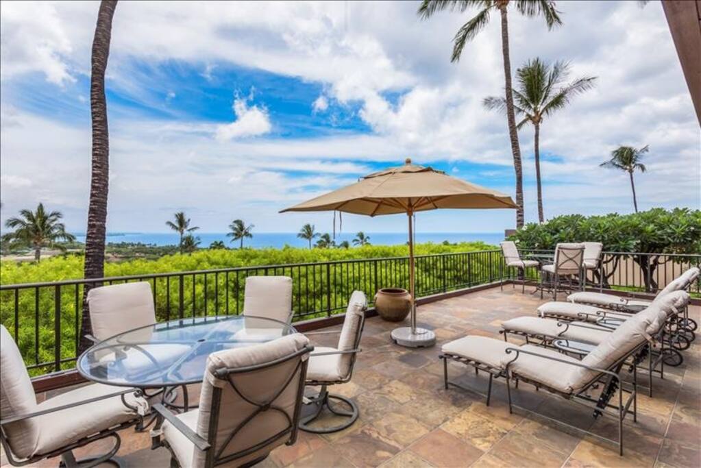 Spacious Lanai area
