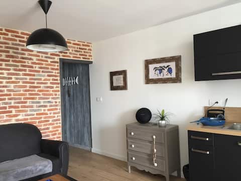 Popular Airbnb listing: Sea view apartment in Archidiocèse De Rennes, Dol Et Saint Malo