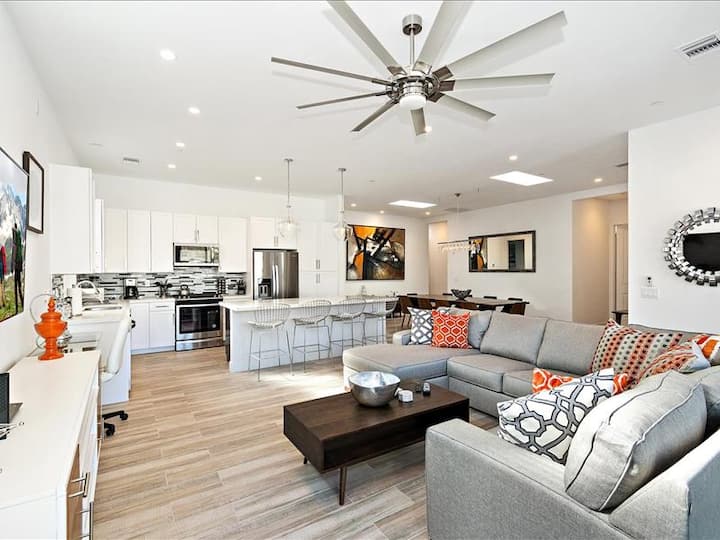 Luxury La Quinta Home w/ heated pool/spa 0655354b Houses for Rent in