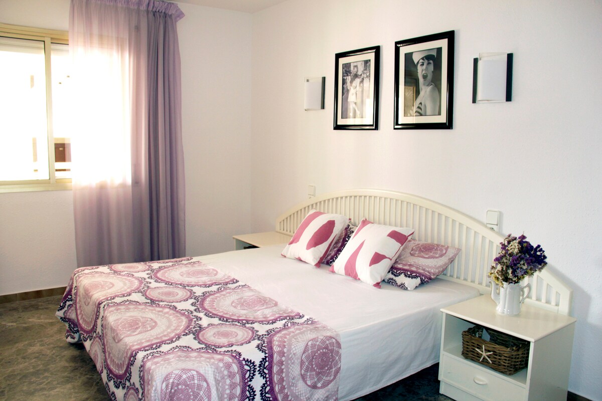 双人房。双人床