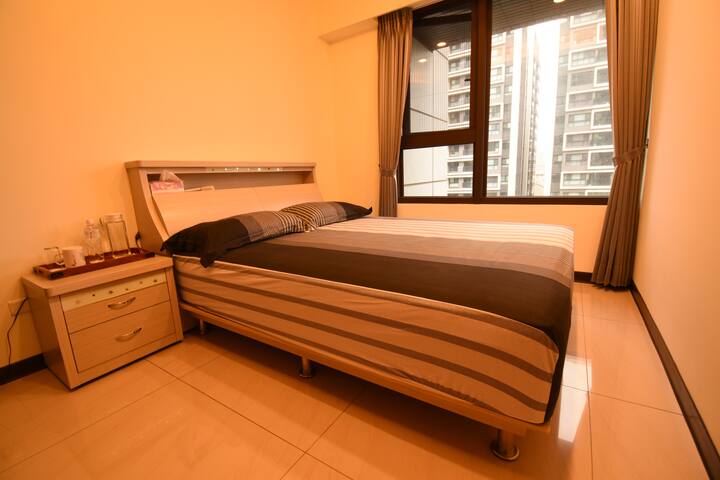 Private Room Near Taoyuan HSR/MRT Station (桃園高鐵)