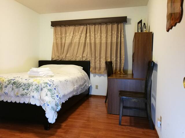 Clean, Quiet & Cozy Room