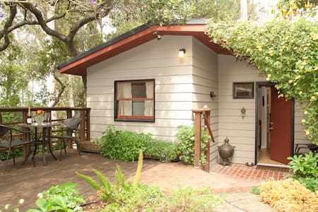 Secluded luxury cottage & hot tub