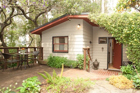 Secluded luxury cottage & hot tub