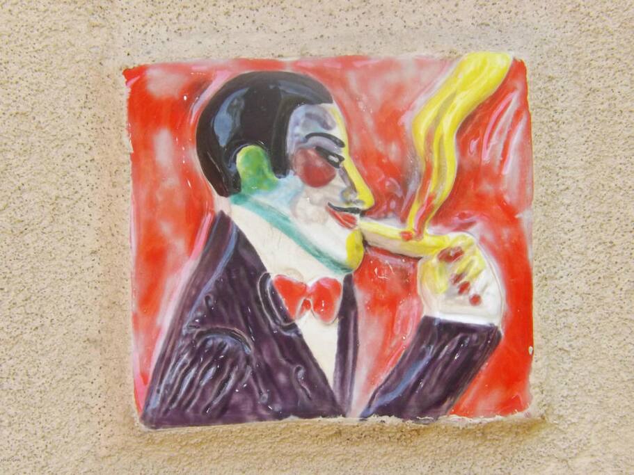 One of the tiles painted by Earl Linderman