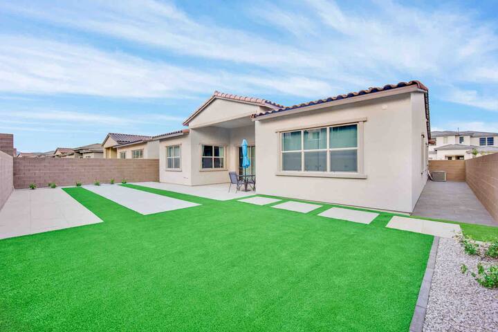 Modern Summerlin Gem | EV Charger | 1-Story gallery image 3