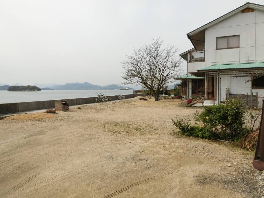 広い無料駐車スペース10台(free parking lot)