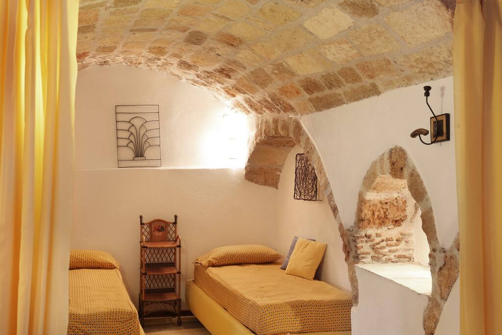 Twin bedroom