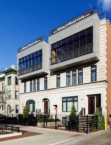 3 Bedroom Across from Wrigley Field AllStar Suite